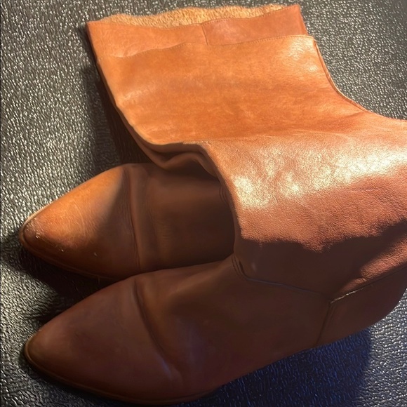 Apostrophe Brown Heeled Boots Minimalist Design - Picture 2 of 4